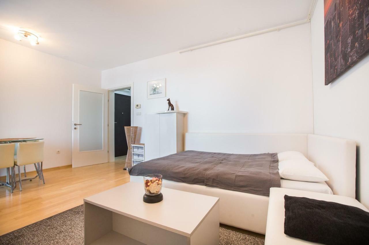 Cozy & Modern Studio With Balcony Zagreb Exterior photo
